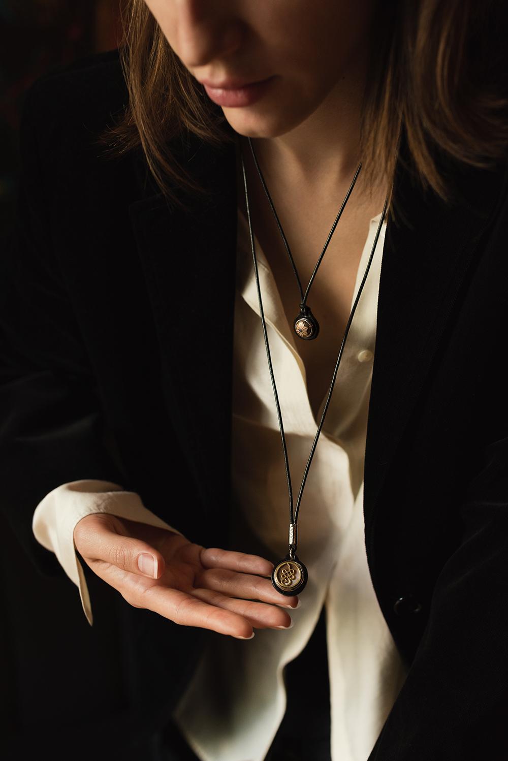 NOOSA Petite Sol leather necklace black