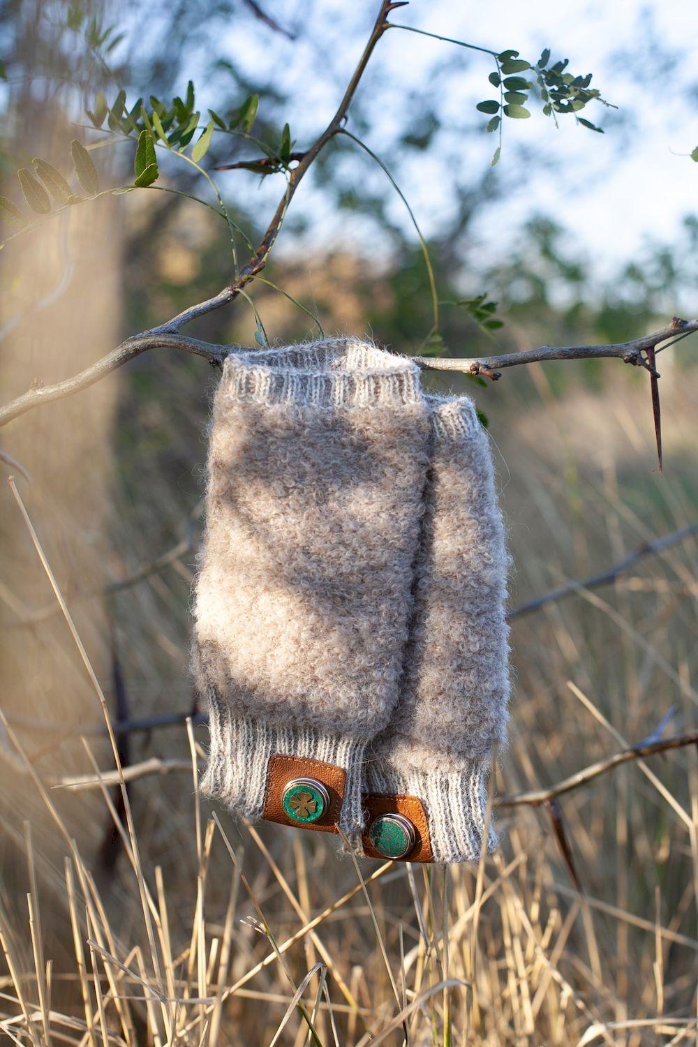 NOOSA Pachamama Alpaca Bouclé Mittens Latte Melange