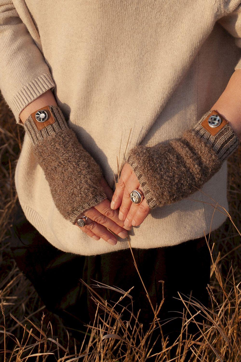 NOOSA Pachamama Alpaca Bouclé Mittens Taupe Brown Melange