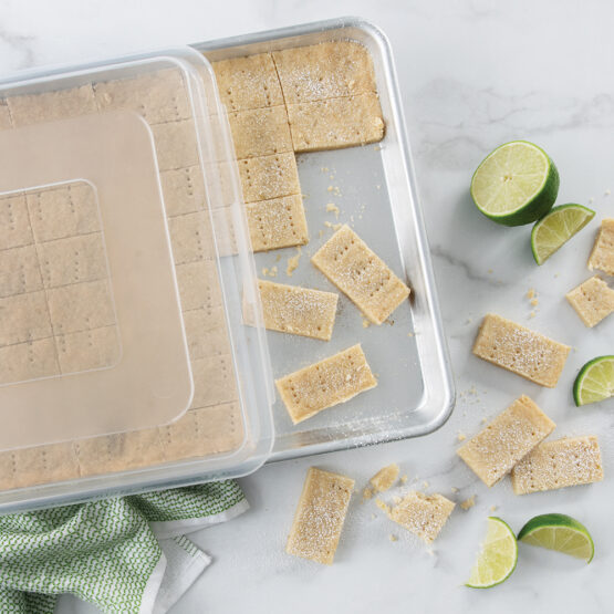 Nordic Ware Naturals® Baker's Half Sheet Pan With Lid