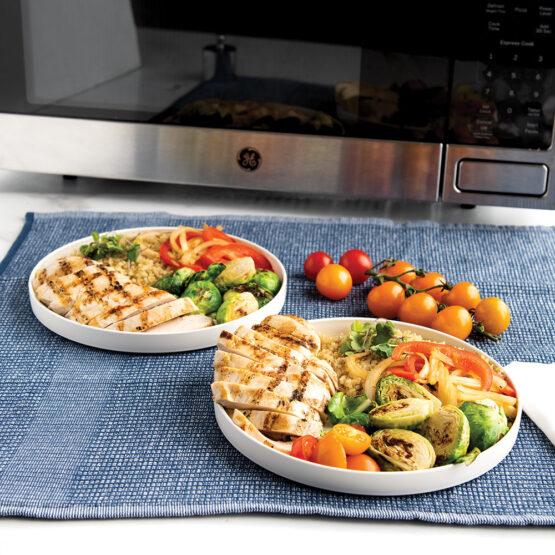 Nordic Ware 8 Inch Lunch Plates - Set Of 2