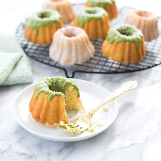 Nordic Ware Anniversary Bundtlette® Pan