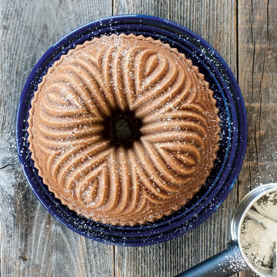 Nordic Ware Cast Bavaria Bundt® With Cake Keeper