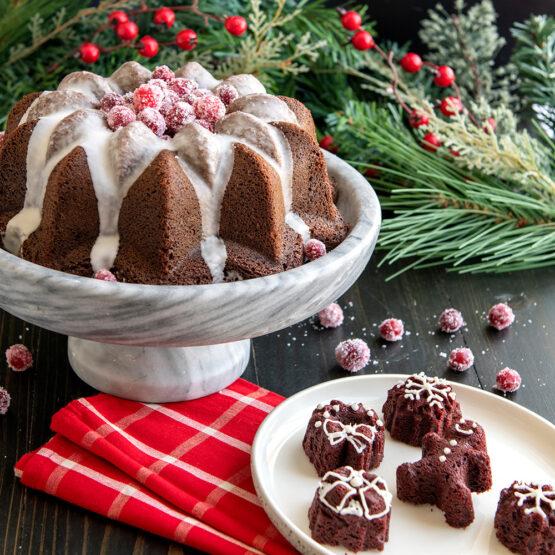 Nordic Ware Holiday Teacakes Cakelet Pan