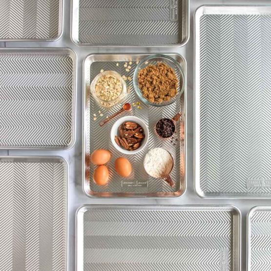 Nordic Ware Prism Half Sheet Pan With Lid