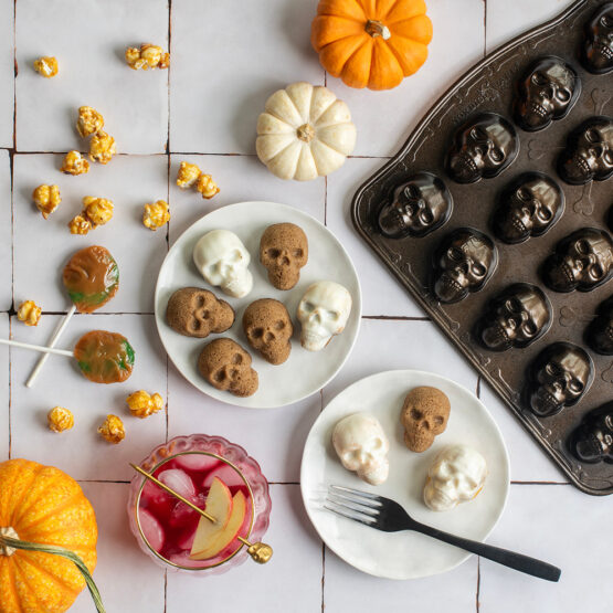 Nordic Ware Skull Bites Cakelet Pan
