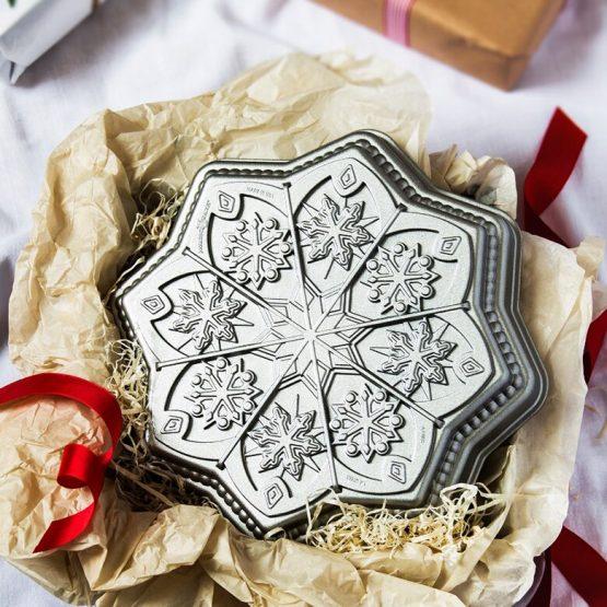 Nordic Ware Sweet Snowflakes Shortbread Pan