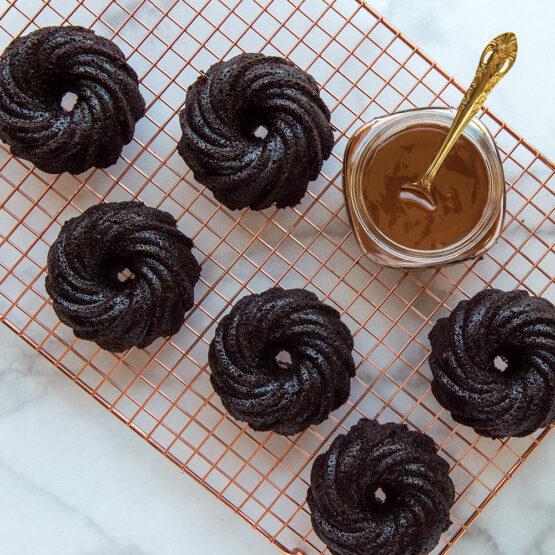 Nordic Ware Swirl Bundtlette® Pan