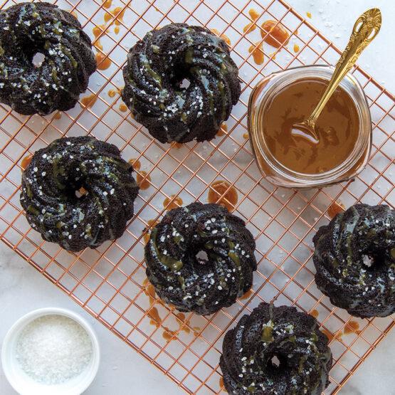 Nordic Ware Swirl Bundtlette® Pan