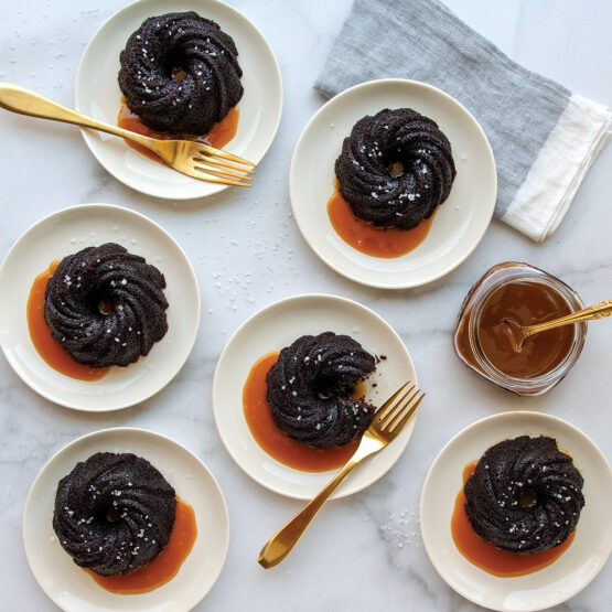 Nordic Ware Swirl Bundtlette® Pan