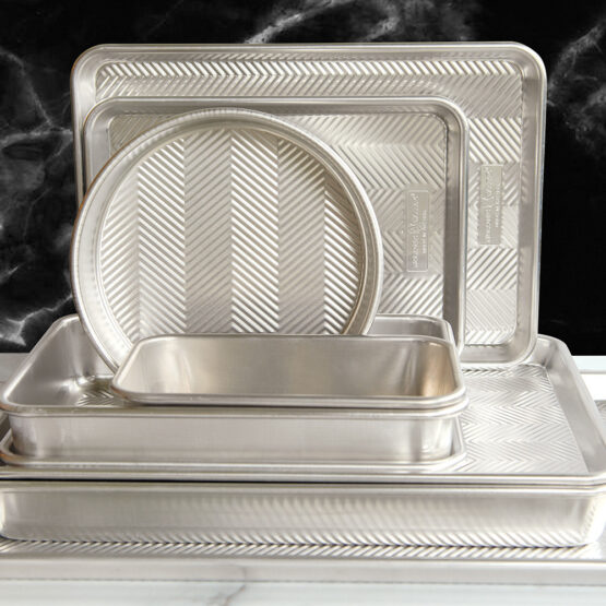 Nordic Ware Prism High Sided Sheet Cake Pan With Lid