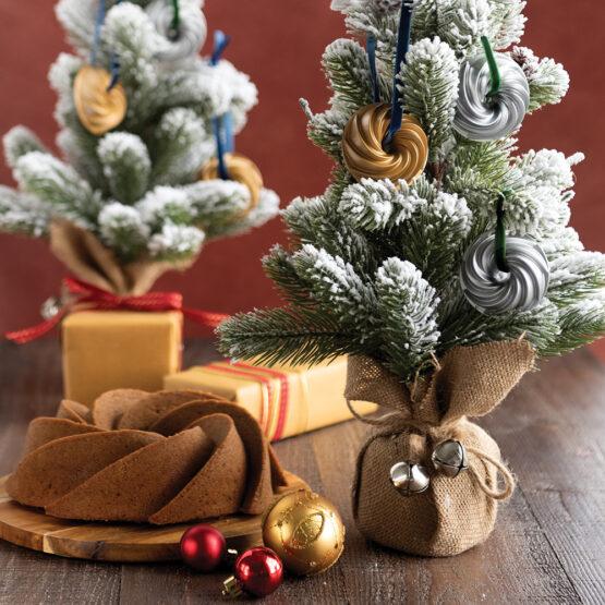 Nordic Ware Set Of 2 Collectible Ornaments Heritage Bundt®