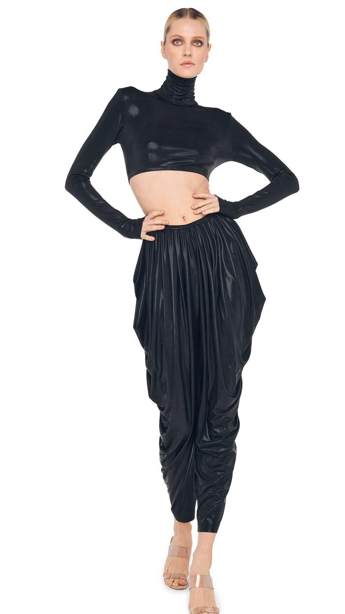 norma kamali CROPPED LONG SLEEVE TURTLE TOP