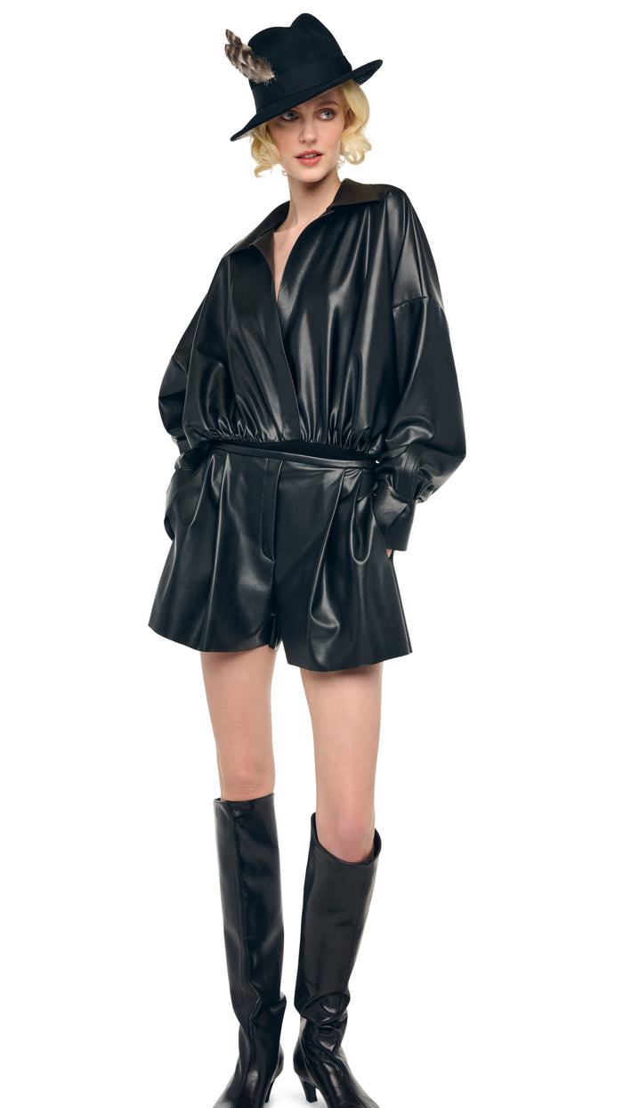 Norma Kamali MENS PLEAT SHORT