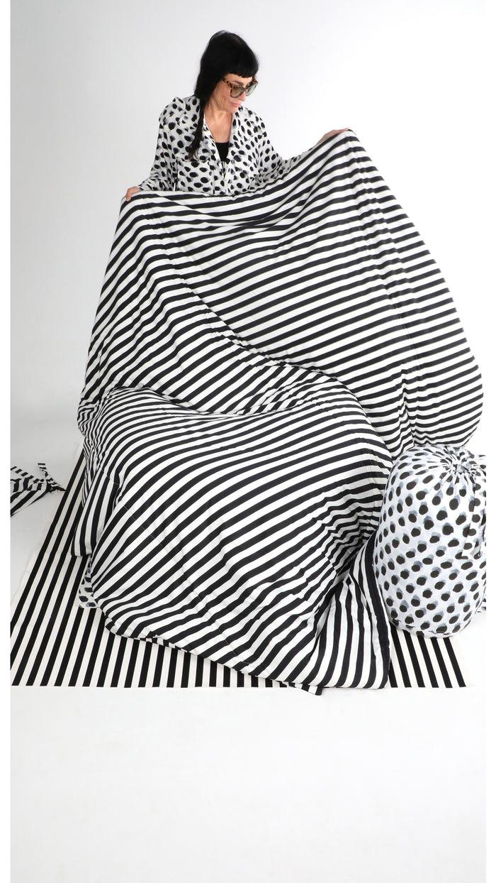 Norma Kamali THE COMFORTER