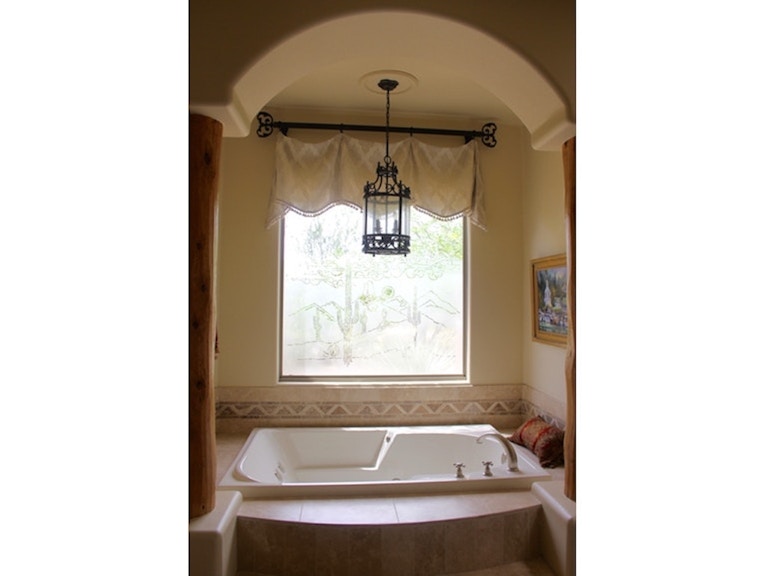 norrwood Drapery Department Bathtub Window Covering tubdrapery at Norwood Furniture