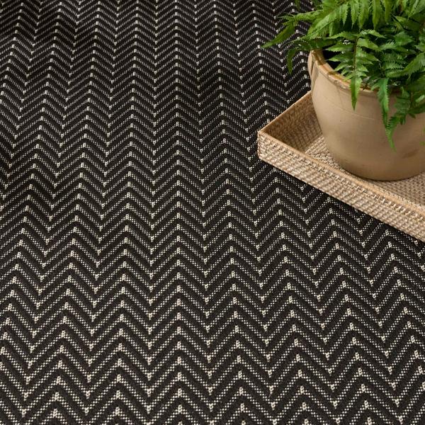 Nourison Horizon Indoor/Outdoor Black Indoor/Outdoor Chevron Rug HOZ02