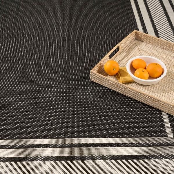 Nourison Horizon Indoor/Outdoor Black Indoor/Outdoor Geometric Rug HOZ03