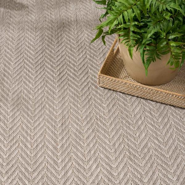 Nourison Horizon Indoor/Outdoor Grey Indoor/Outdoor Chevron Rug HOZ02