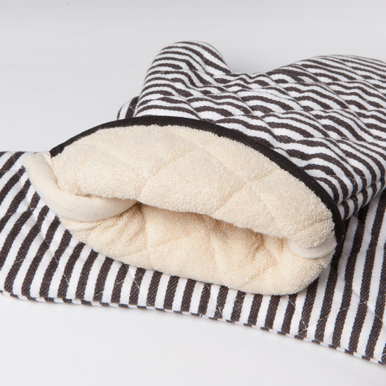 Now Designs Black Narrow Stripe Black Superior Oven Mitt