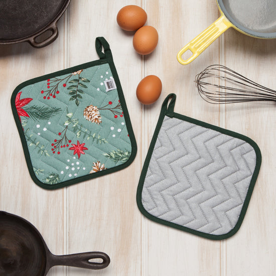 Now Designs Pointsettia Chef Quilted Potholder