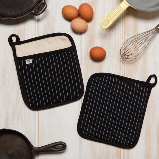 Now Designs Superior Potholder Pinstripe Black