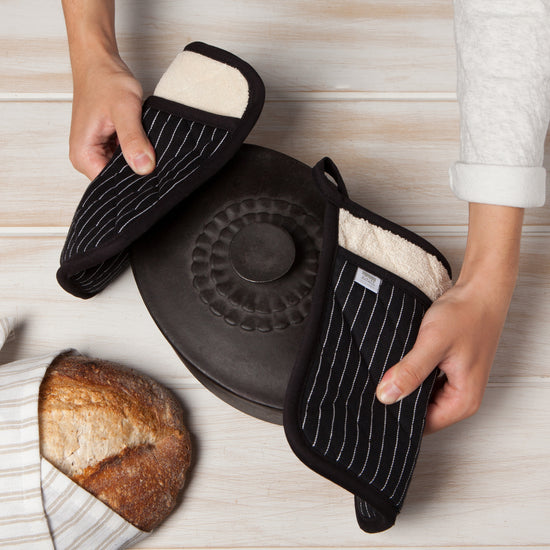 Now Designs Superior Potholder Pinstripe Black
