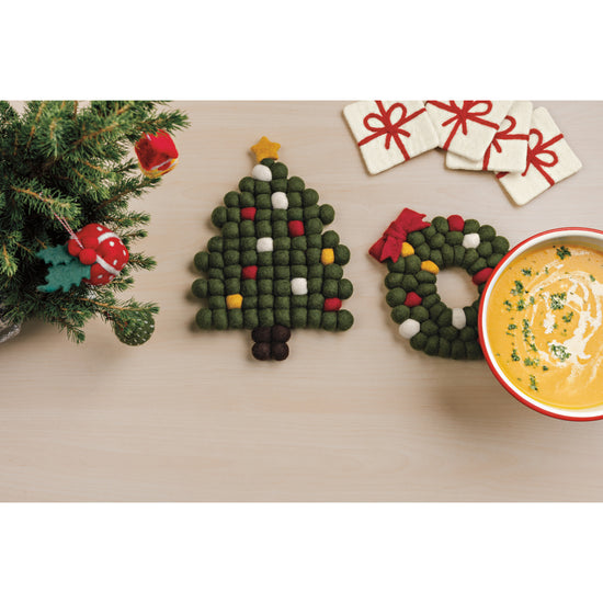 Now Designs Wreath Christmas Felt Wool Trivet