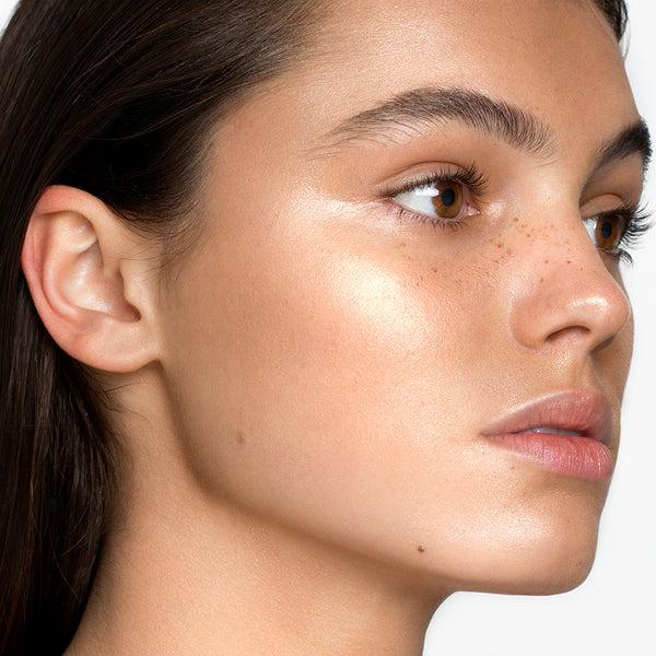 Nude By Nature Sheer Light Pressed Illuminator & Highlighter Brush