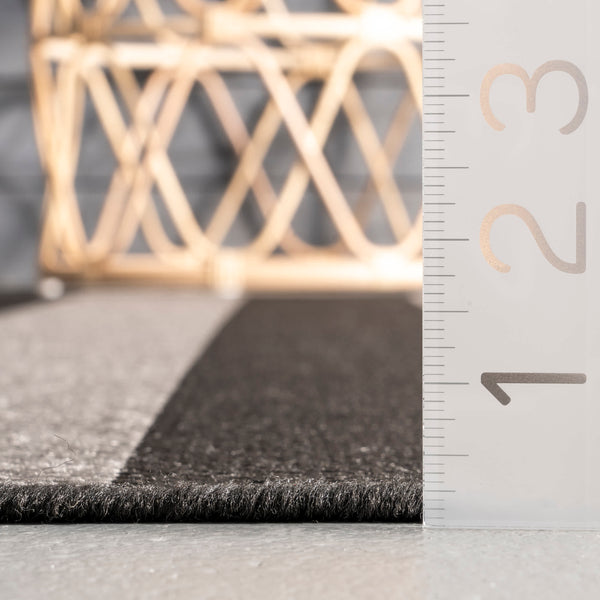 Nuloom Alexis Striped Indoor/Outdoor Area Rug Black
