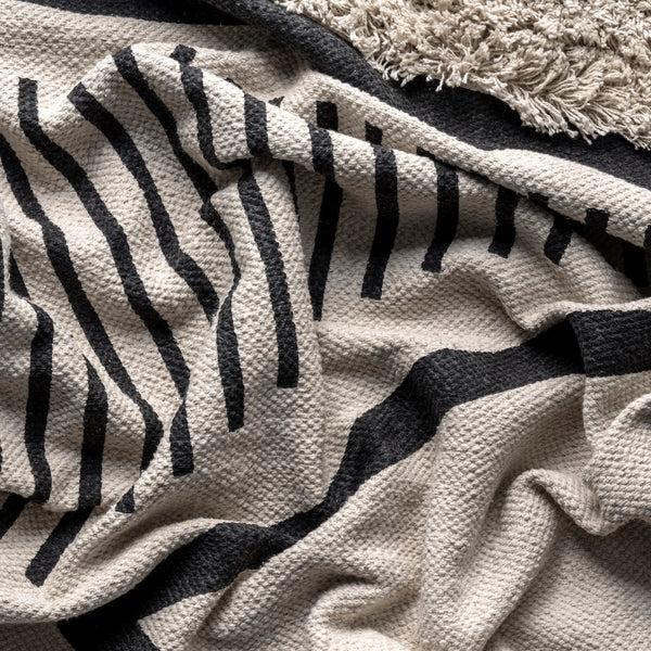 Nuloom Atlee Hand Woven Textured Shaggy Cotton Area Rug Beige