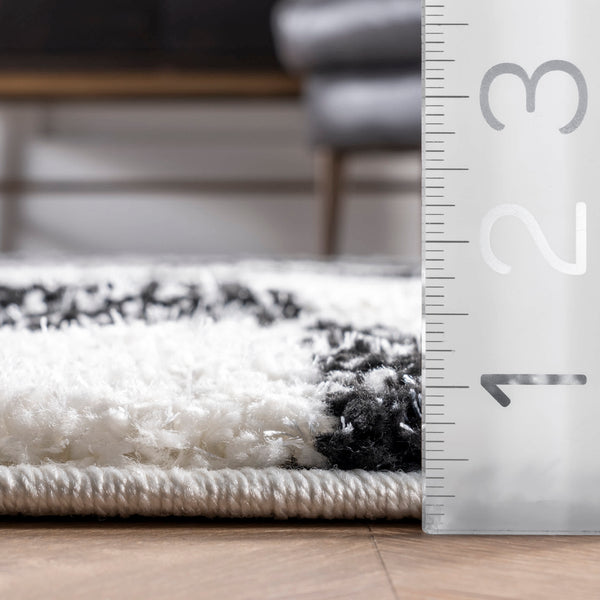Nuloom Avery Herringbone Cozy Shag Area Rug Black And White