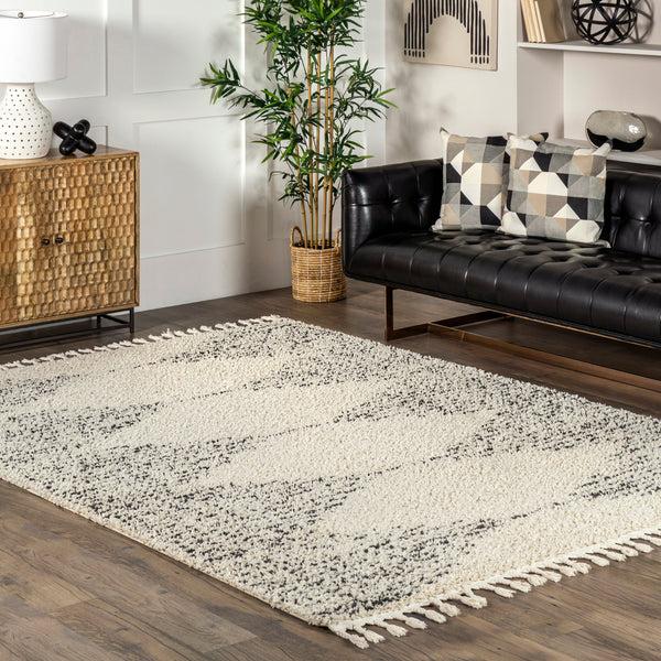 Nuloom Bria Moroccan Shag Tasseled Area Rug Off-White
