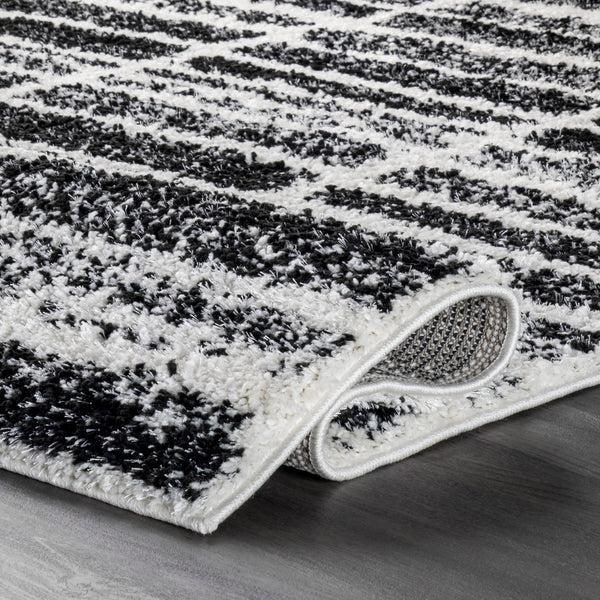 Nuloom Celyn Distressed Block Shag Area Rug Black And White