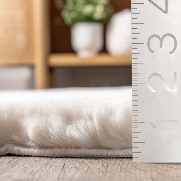 Nuloom Corra Faux SheepSkin Machine Washable Area Rug White