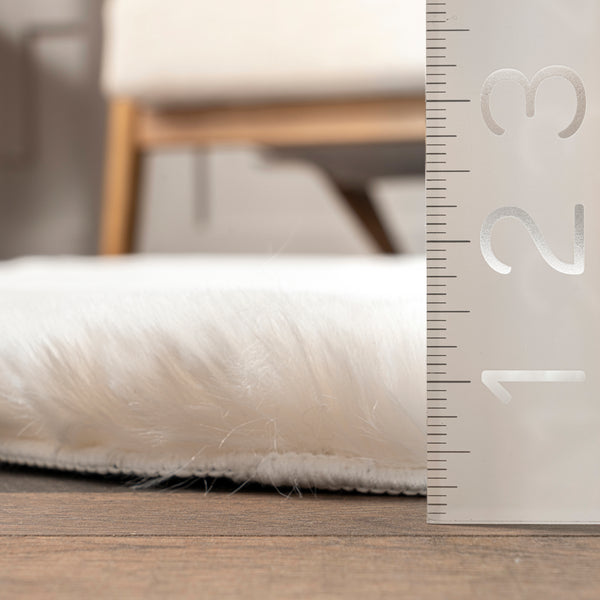 Nuloom Eline Faux Sheepskin Machine Washable Area Rug White