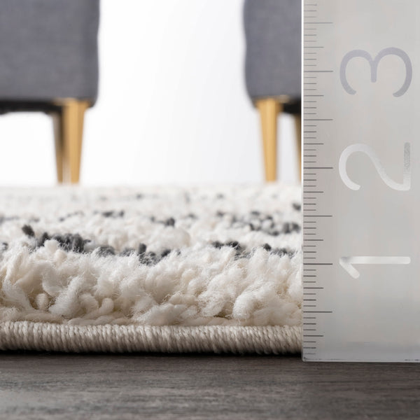 Nuloom Mackie Moroccan Diamond Tassel Area Rug Off-White