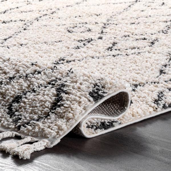 Nuloom Nieves Moroccan Diamond Tassel Area Rug Off White