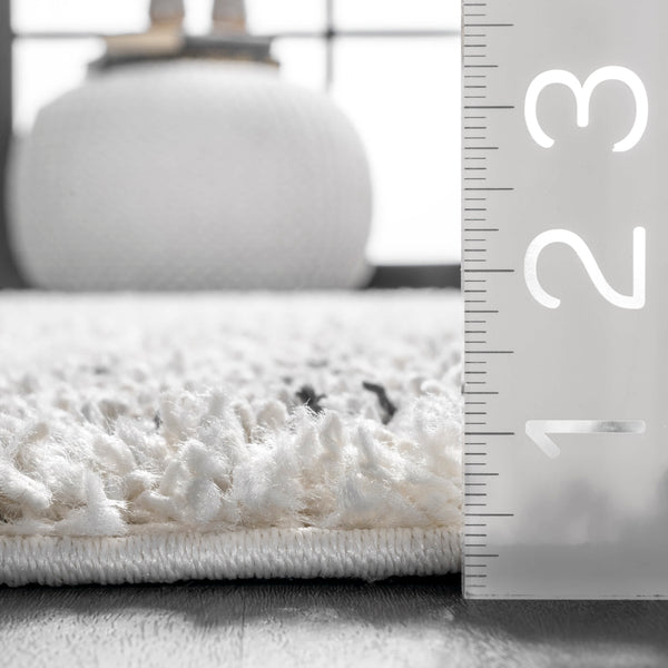 Nuloom Nieves Moroccan Diamond Tassel Area Rug Off White