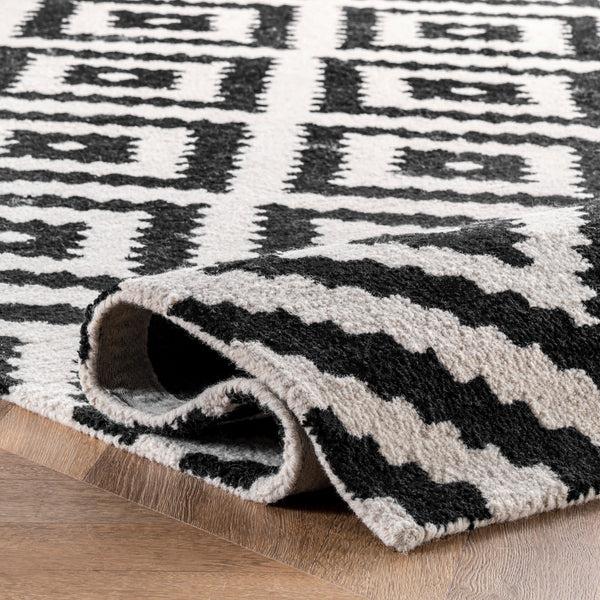 Nuloom Hand Tufted Kellee Area Rug Black