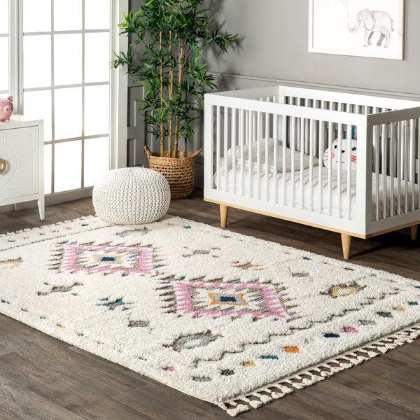 Nuloom Jocelyn Tribal Shag Tasseled Area Rug White