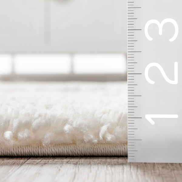 Nuloom Jocelyn Tribal Shag Tasseled Area Rug White