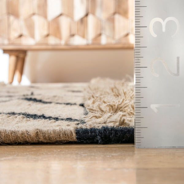 Nuloom Keily Shaggy Geometric Stripes Tan