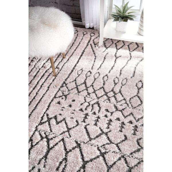 Nuloom Nohemi Moroccan Shaggy Light Beige