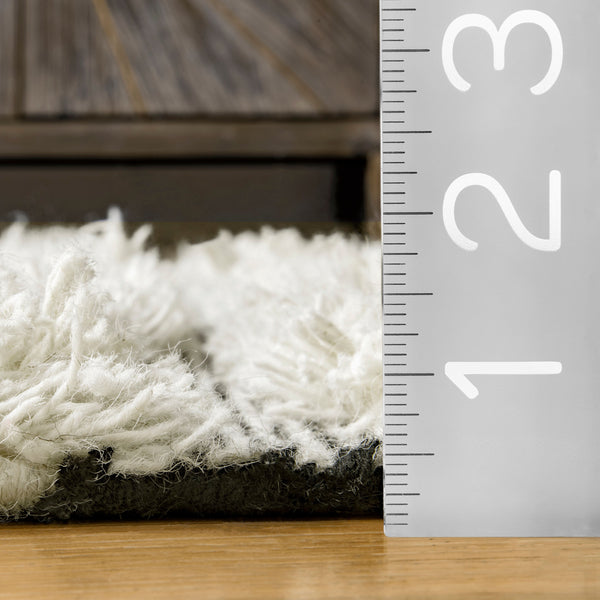Nuloom Nylah Shaggy Diamonded Stripes Black & White
