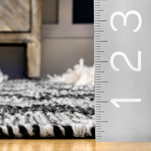 Nuloom Sariah Shaggy Othello Diamonds Black & White