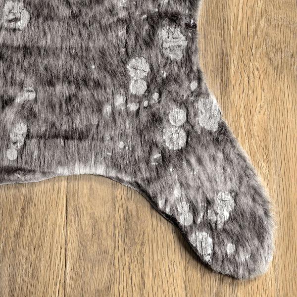 Nuloom Tinley Spotted Faux Cowhide Area Rug Grey