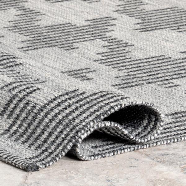 Nuloom Resi Geometric Striped Indoor/Outdoor Area Rug Dark Gray
