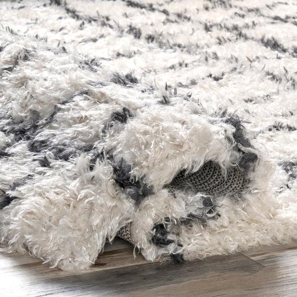 Nuloom Tamra Geometric Cozy Soft & Fluffy Shag Area Rug Beige