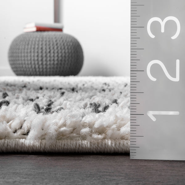 Nuloom Vasiliki Moroccan Shag Tasseled Area Rug Off White